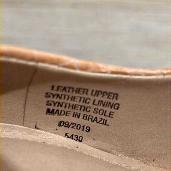 Carvela Brand Peach Snakeskin heels size 7 - Picture 2 of 2